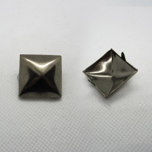 사각 피라미드 엔틱 흑니켈 대형 가시발 스터드